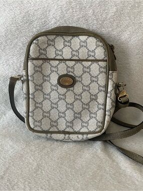 Vintage Gucci Plus Gray Monogram Canvas Crossbody w Gold Logo, Olive Green Trim